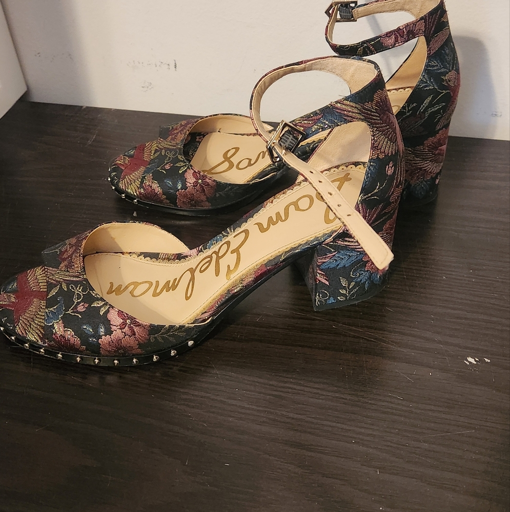 Sam Edelman Brocade Susie Floral Bird Print Strap Heel Black, Pink, and Blue 8.5 - Picture 3 of 7